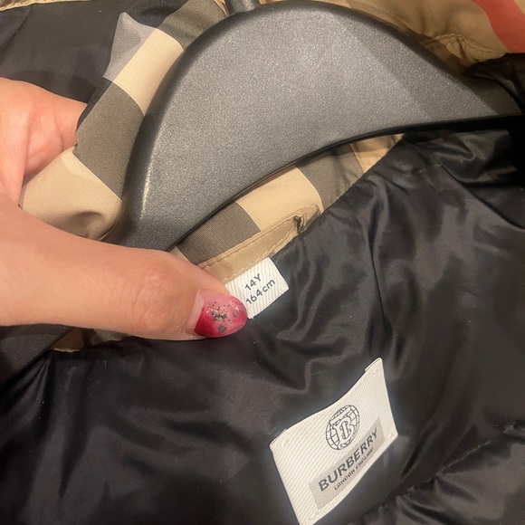 Burberry Youth Vest - Size 14 can fit women’s XS - Picture 5 of 9